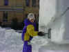 COOL SNOW SCULPTOR.JPG (38972 bytes)