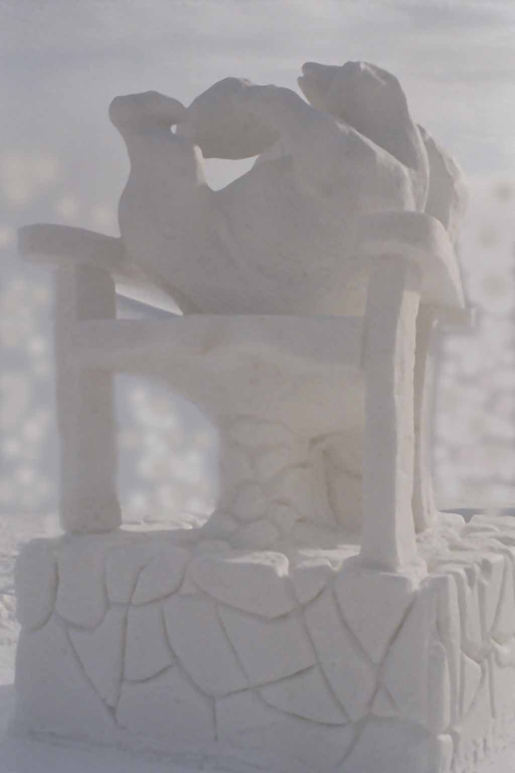 chairbear1.jpg (57671 bytes)